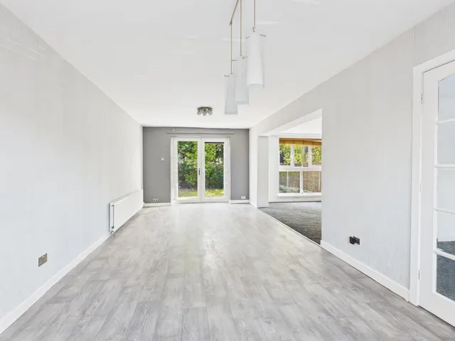 Moorfield Avenue, Denton, M34, photo 3