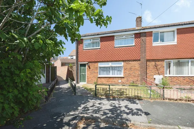 Seaway Crescent, Southsea, PO4, photo 1
