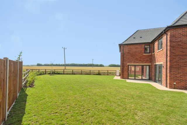 Muncey Grove, Bassingbourn, SG8, photo 2