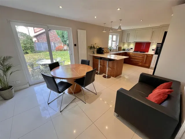 Birchwood Drive, Wilmslow, SK9, photo 2