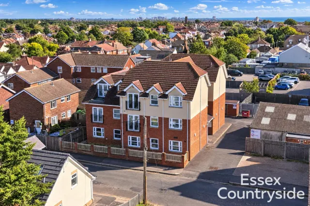 Oak Road North, Benfleet, SS7, photo 1