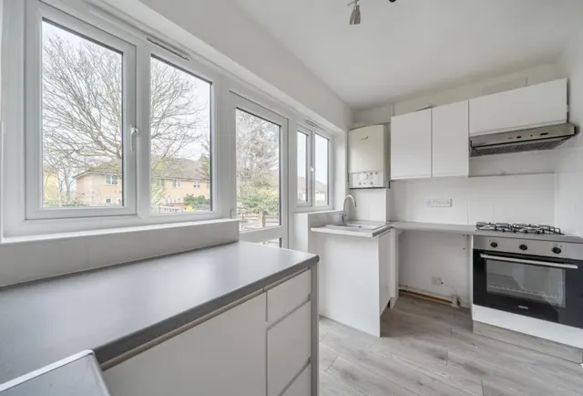 Hilary Avenue, Mitcham, CR4, photo 2