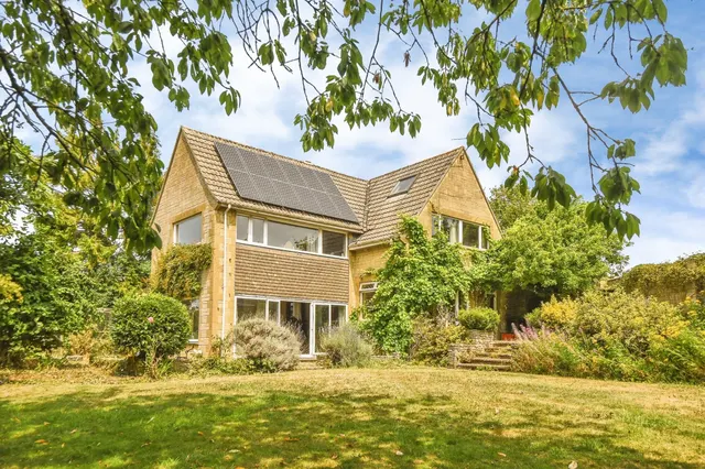 Stonefield Drive, Highworth, Highworth, photo 1