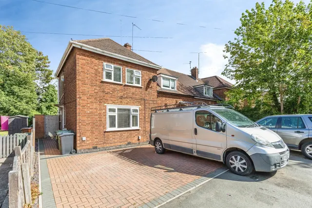 West Glebe Road, Corby, photo 1