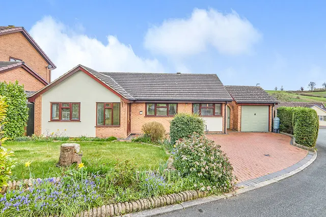 Winchcombe Drive, Burton-on-Trent, Staffordshire, DE15, photo 1