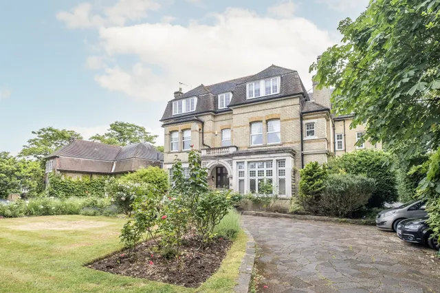 Putney Hill, London, SW15, photo 1