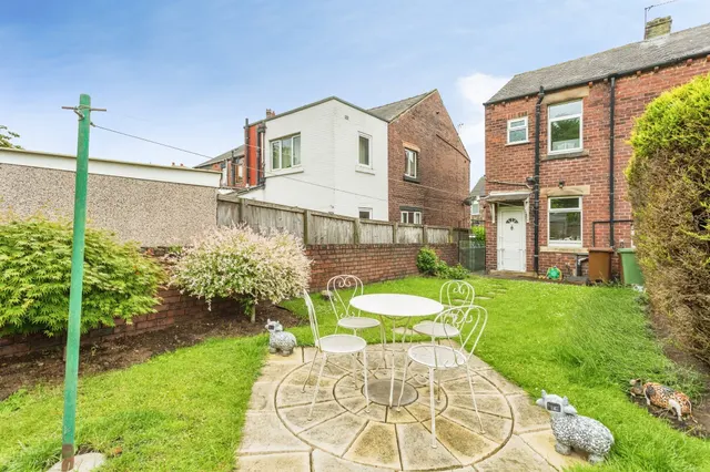 Photo 3 — Springstone Avenue, Ossett