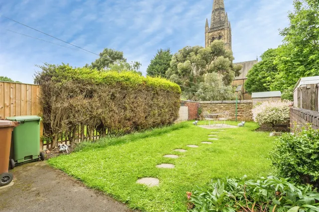 Photo 2 — Springstone Avenue, Ossett