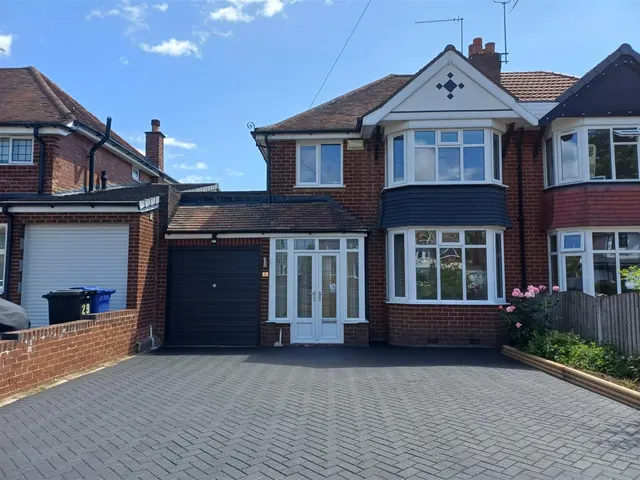 Manor Lane, Halesowen, photo 1