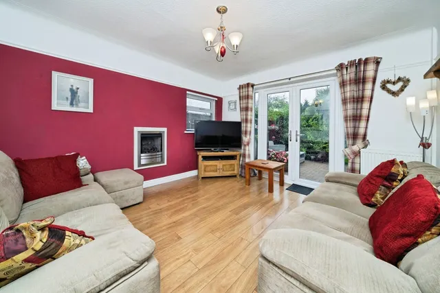 Clydesdale, Whitby, CH65, photo 3