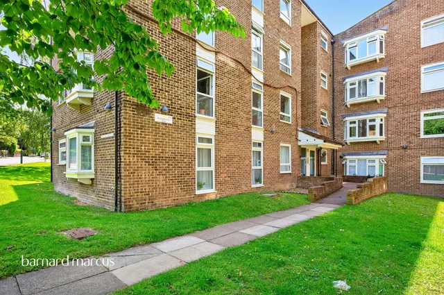 Langley Park Road, Sutton, photo 1