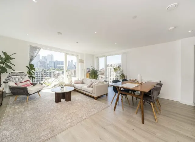 Thomas Road, Canary Wharf, E14, photo 1