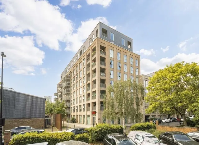 Photo 3 — Thomas Road, Canary Wharf, E14