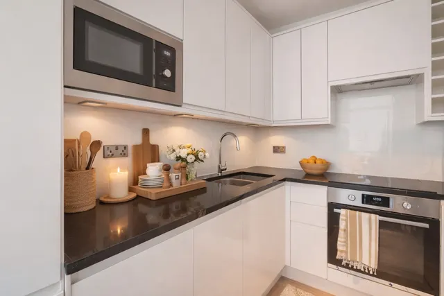 Photo 3 — Kensington Park Road, Notting Hill, L...