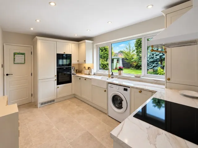 Collington Park Crescent, Bexhill on Sea, photo 3