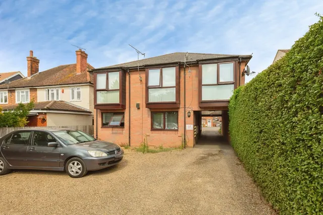 Mandeville Road, Aylesbury, Buckinghamshire, HP21, photo 1