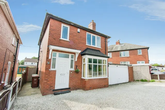 College Road, CASTLEFORD, photo 1