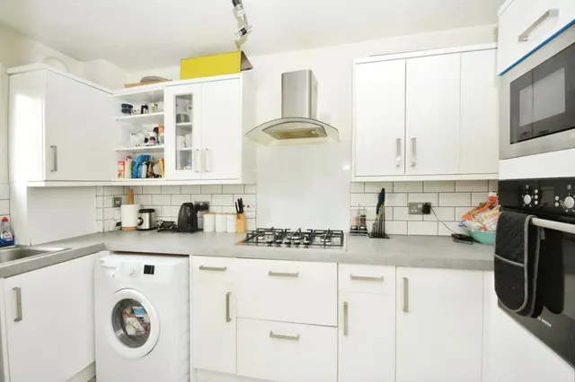 Photo 3 — Burdock Close, Croydon, Surrey, CR0