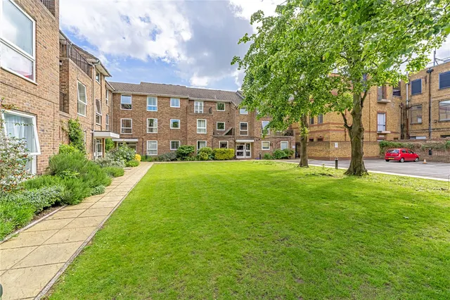 Garfield Road, Twickenham, TW1 3JS, photo 1