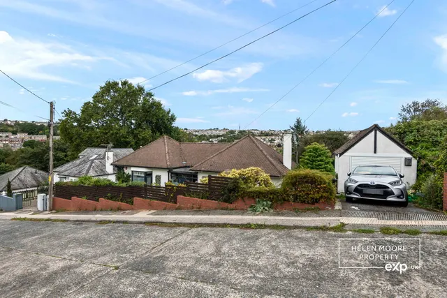 Valley View Road, Higher Compton, photo 1