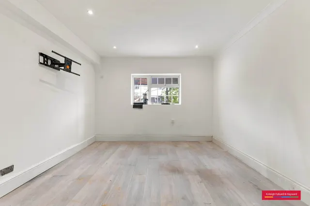 Highfield Road, Acton, W3, photo 1