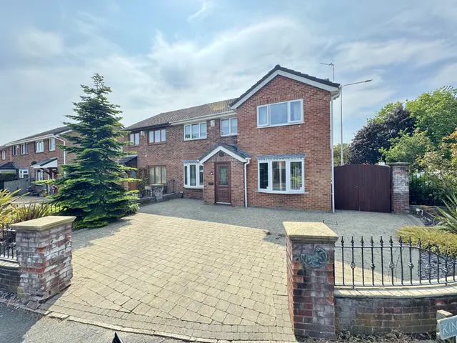 Kingshaven Drive, Penwortham, Lancashire, PR1 9BS, photo 1