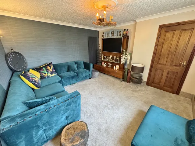 Photo 3 — Kingshaven Drive, Penwortham, Lancashire, PR1 9BS