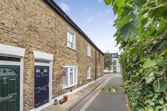 Trinity Cottages, Richmond, TW9, photo 1