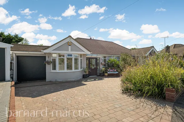 Firswood Avenue, Epsom, photo 1
