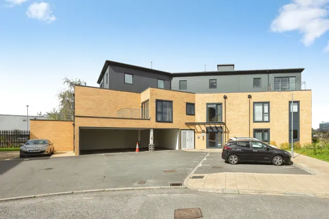New Town Apartments, Newtown Road, photo 1