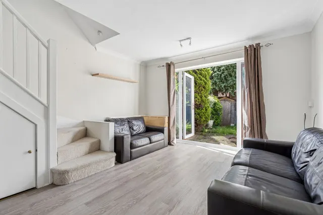 Photo 2 — Northfield Road, Maidenhead SL6 7JP