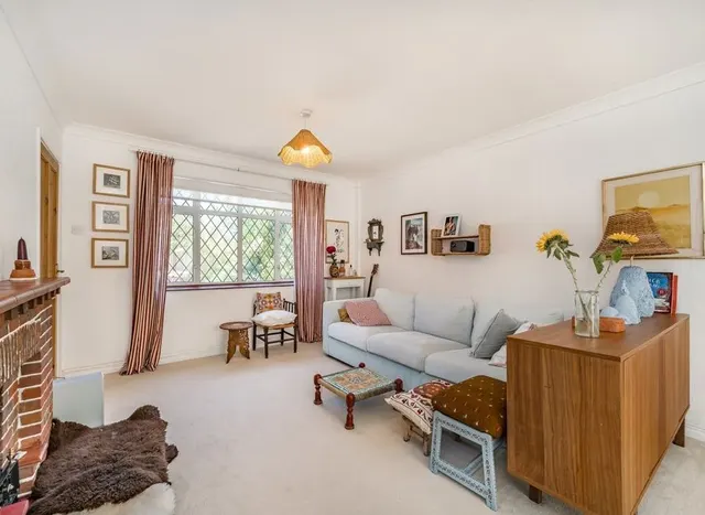 Silverdale Drive, Sunbury on Thames, TW16, photo 2