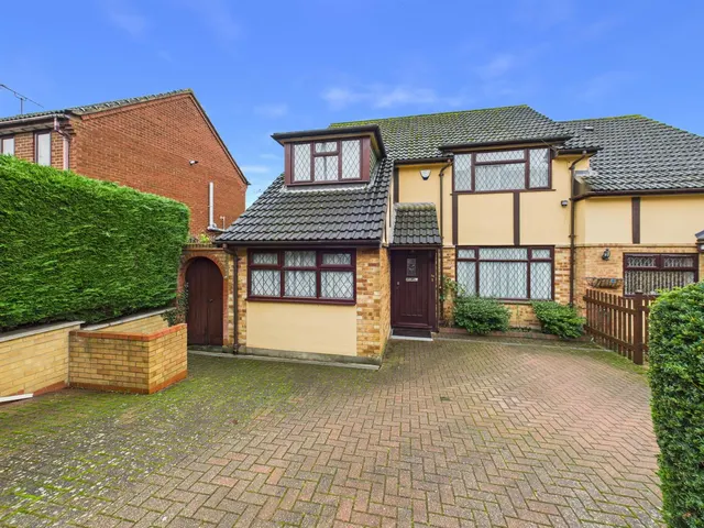 Reservoir Road, Ruislip, Middlesex, HA4 7TU, photo 1