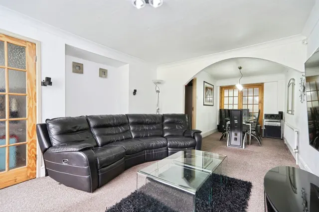 Hough End Lane, Leeds, photo 1