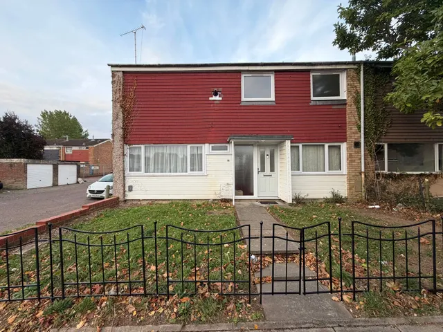 Thrales Close, LU3, photo 1