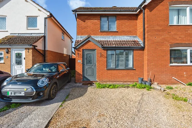 Stuart Close, Trowbridge, BA14, photo 1