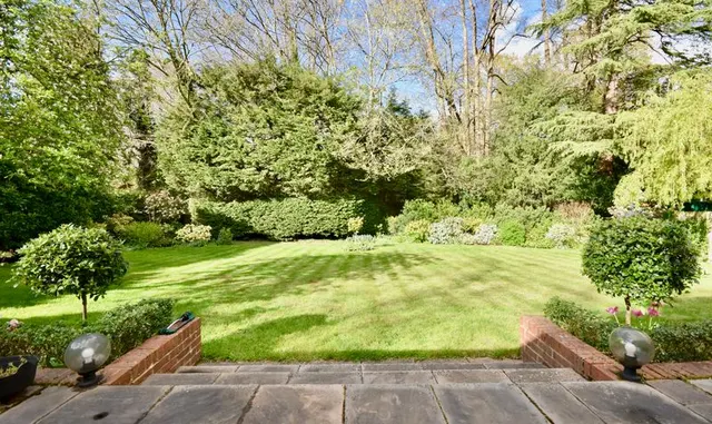 Headley Road, Leatherhead, KT22, photo 2
