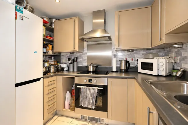 Victoria Way, Woking, GU21, photo 2