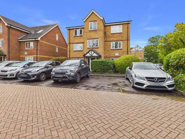 Langley, Berkshire, photo 1