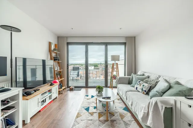 Flat 1 Talbot Skyline, 204-226 Imperial Drive, Harrow, photo 1