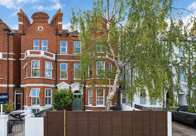 Clapham Common South Side, London, SW4, photo 1
