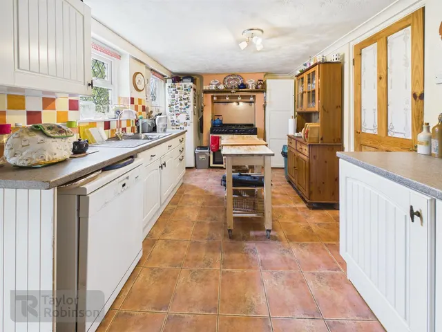 Ifield Green, Ifield, RH11, photo 3