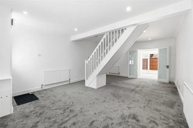 Photo 2 — Warwick Road,, Twickenham, TW2 6SW