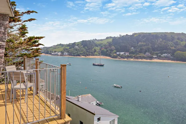 Photo 3 — Cliff Road, Salcombe, Devon, TQ8 8JU