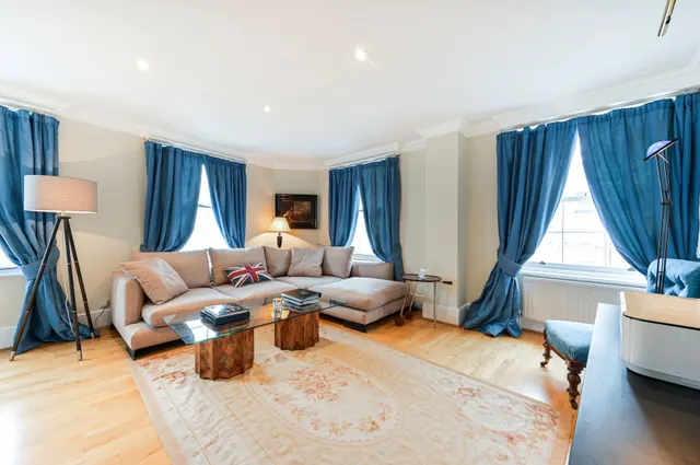 Flat 2, 181 Fulham Road, London, photo 1