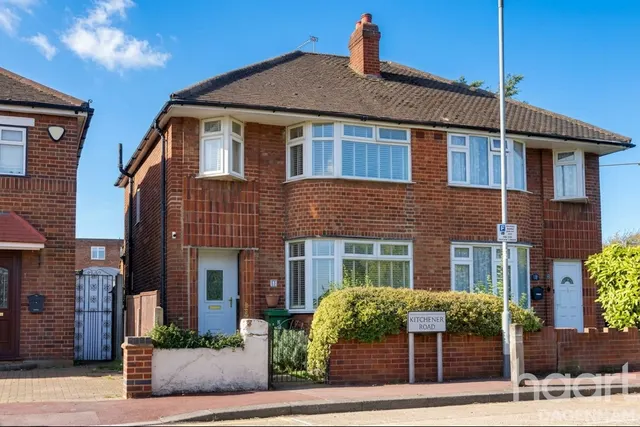 3 bedroom house, Kitchener Road, Dagenham, RM10