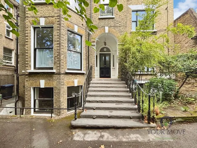 Lewisham Way (Top Floor Flat), London, SE4, photo 1