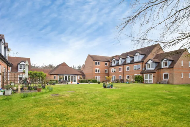 High Street, Sandhurst, GU47, photo 1