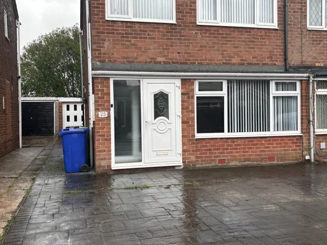 Carlisle Crescent, Ashton-Under-Lyne, OL6, photo 1