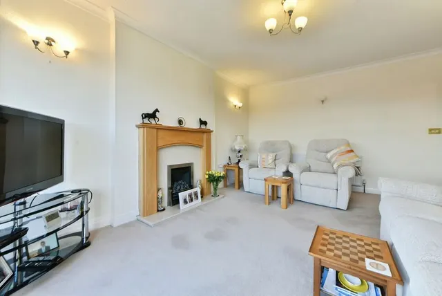 Beech Hill Road, Grasscroft, OL4, photo 3